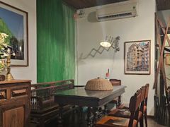 -Cuc Gach Quan Restaurant