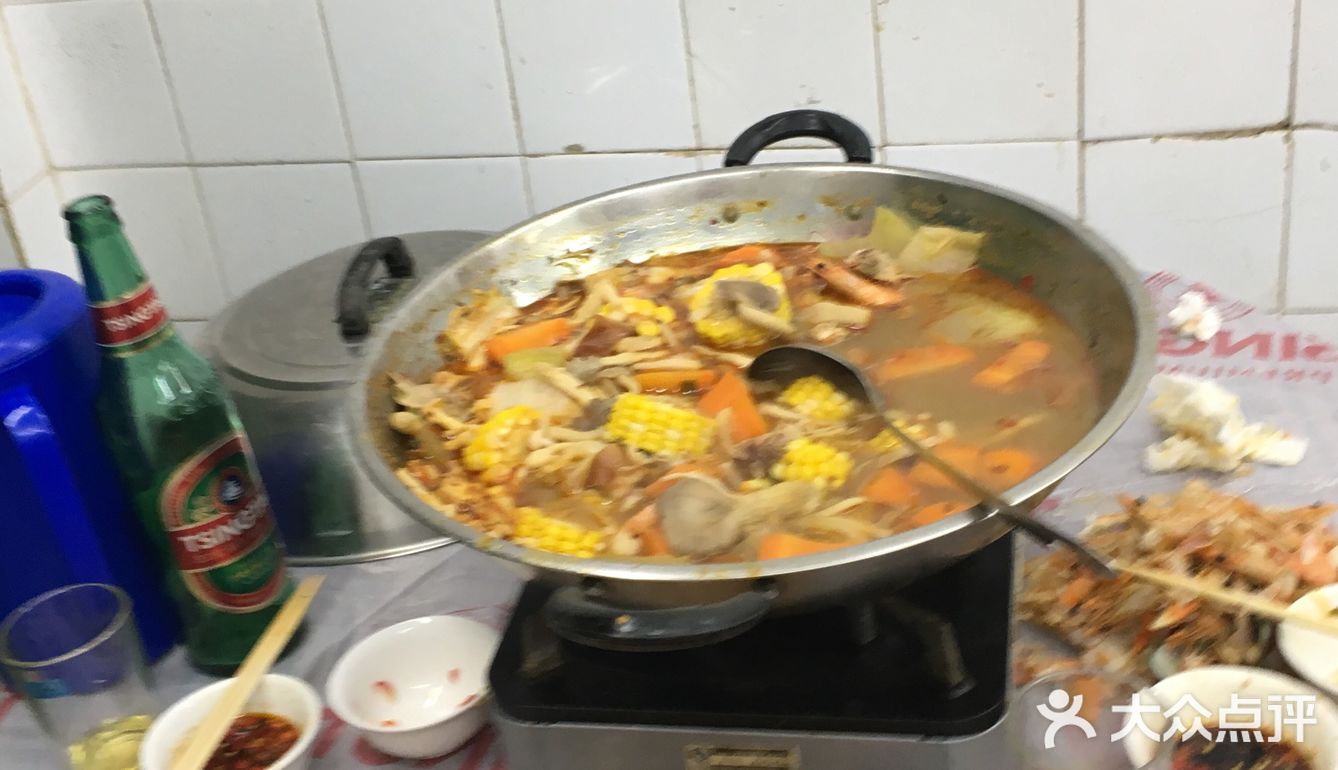打卡，澳门一家比较实惠的餐馆招牌是海鲜骨锅