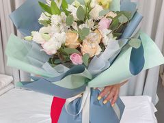 -何兮花店·气球派对鲜花店(马桥银春路万科城店)