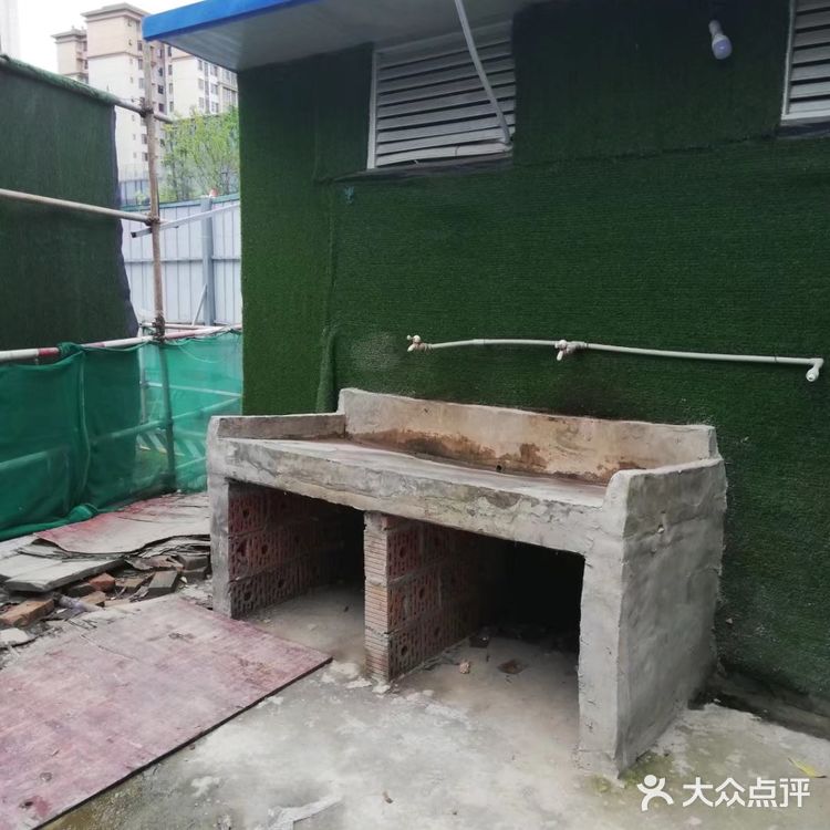 工地：12元【咸烧白】，可续碗，管饱！