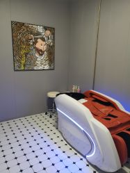 -老男孩男士理容馆·理发·烫染·修面