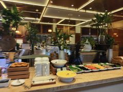 -大中华希尔顿酒店-念自助餐·嗨啤·小龙虾