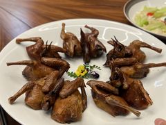 吊烧乳鸽-山海居·经典潮菜