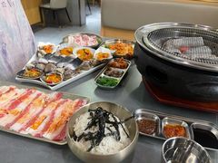 -围炉肉舍•炭烤活鳗•丹东海鲜烤肉(步行街店)