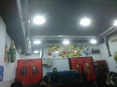 -虾弄弄海派小龙虾·牛羊蝎子火锅