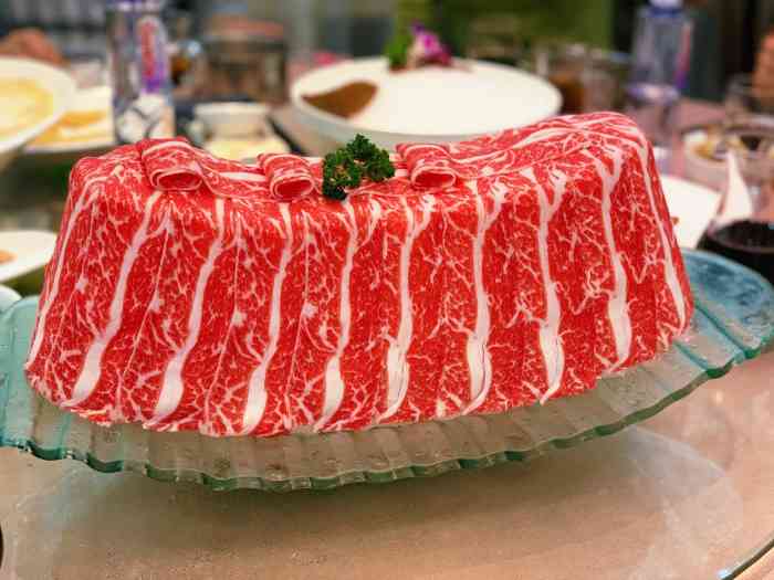 环境和大部分中档火锅店差不多店员服务态度很好引导