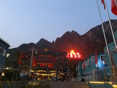 -百里峡七彩艺术小镇