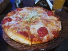 经典肉酱披萨-玩咖部落TOKEN LAB咖啡厅