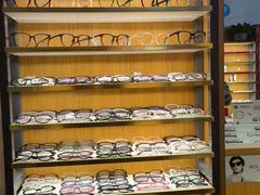 -优医视平价眼镜蔡司依视路折扣工厂店(十里堡店)