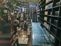 -钟书阁(松江泰晤士小镇店)