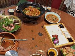 -老滇山寨•云南特色菜•地方菜•民族风情歌舞表演(金碧店)