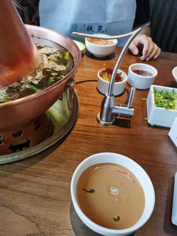 铁瓷涮肉(洋桥店)-"洋桥新开的一家老北京涮肉 火锅边边上接出.