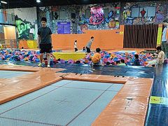 -极限Jump蹦床·新潮玩运动世界·室内乐园·团建·派对中心