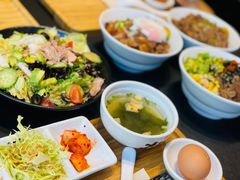 金枪鱼牛油果蔬菜沙拉-熊吞·大碗丼烧肉饭(西市场嘉华店)