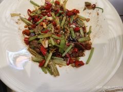 -阿瓦山寨·湘菜现炒·剁椒鱼头王(咸阳总店)