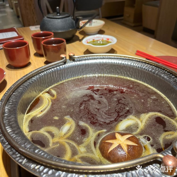 这家和牛寿喜烧自助｜赚翻了