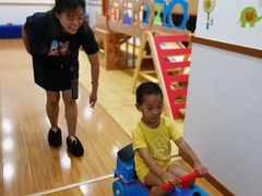 -抱抱熊托育中心(大悦城店)