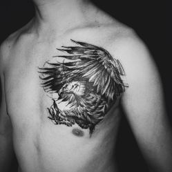 胸部-怪咖纹身刺青