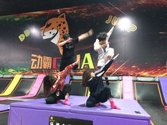 -嘿哟动霸CHUA·新潮玩运动娱乐中心·蹦床滑冰团建乐园