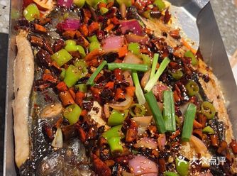  鸣记脆皮烤鱼：网红鱿鱼哥，让你爱不释口！  
