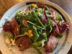 牛肉蔬菜沙拉-SMOKI & CO(五大道店)