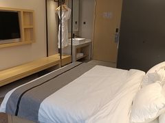 -柏曼酒店(重庆解放碑洪崖洞店)