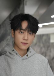 -一家只做男发烫染的店