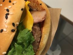 安格斯厚牛堡-麦当劳(汉口火车站候车室店)