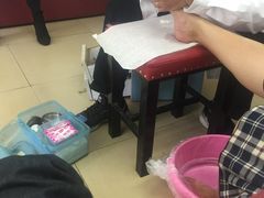 -郏芬芬扦脚服务部(新闸路店)