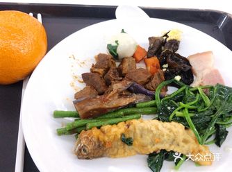 苏宁总部里食堂排队最多的窗口，自助+称重形式