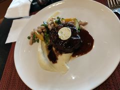 碳烤菲力牛排配香煎海鲈鱼-WOLFGANG PUCK KITCHEN & BAR(迪士尼小镇店)