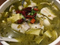 -渝是乎酸菜鱼(龙旗购物中心店)