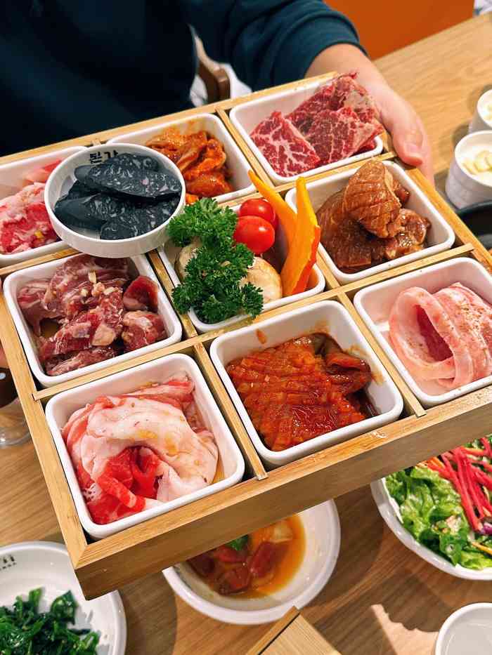 本家韩国烤肉(万象城店)-"万象城是家饭店就排队,本家也是红红火火.