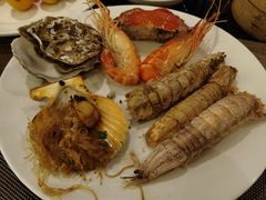 -大中华希尔顿酒店-念自助餐·嗨啤·小龙虾