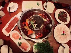 -小天鹅火锅·一线江景洪鼎旗舰店(洪崖洞店)
