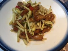 花生芽猪颈肉-味妙顺德厨房(绿地缤纷城店)
