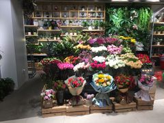-中百仓储超市有限公司(越秀星汇维港店)