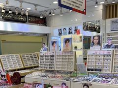 -美式眼镜·授权蔡司.依视路.尼康.豪雅.明月(人民广场店)