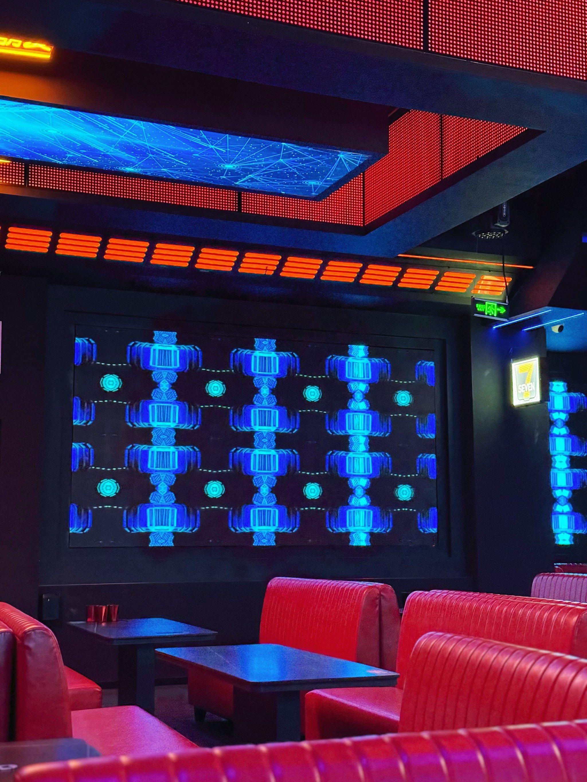 78赛博2077酒吧:穿越未来的赛博朋克之夜90