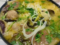 老坛酸菜肥牛小锅米线-肥汁米蘭香港米线(长宁来福士店)