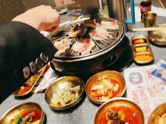 -草家酱蟹炭火烤肉店(珲春南路二店)