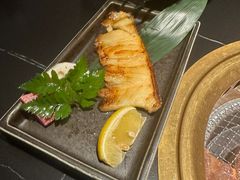 -山川小町·极番烧肉(新地假日广场店)
