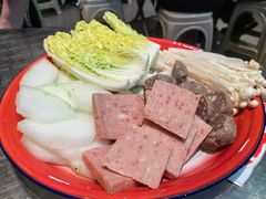 -胡须佬鸡煲四季火锅店(石厦西村直营店)