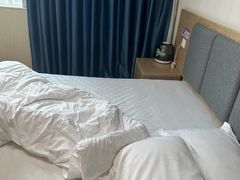 -吾遇酒店(深圳火车站罗湖口岸店)