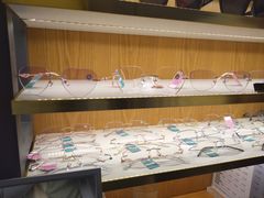 -优医视平价眼镜蔡司依视路折扣工厂店(十里堡店)