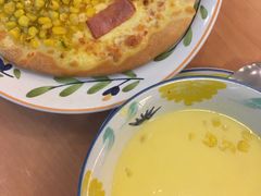 培根玉米双拼披萨-萨莉亚意式餐厅(深圳北站店)