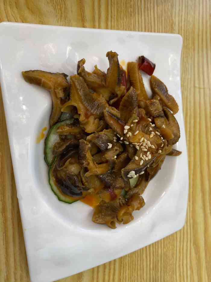 「椒椒麻香·巴沙鱼」「毛血旺」「油卤螺头」味道还不错的,比较匣抖