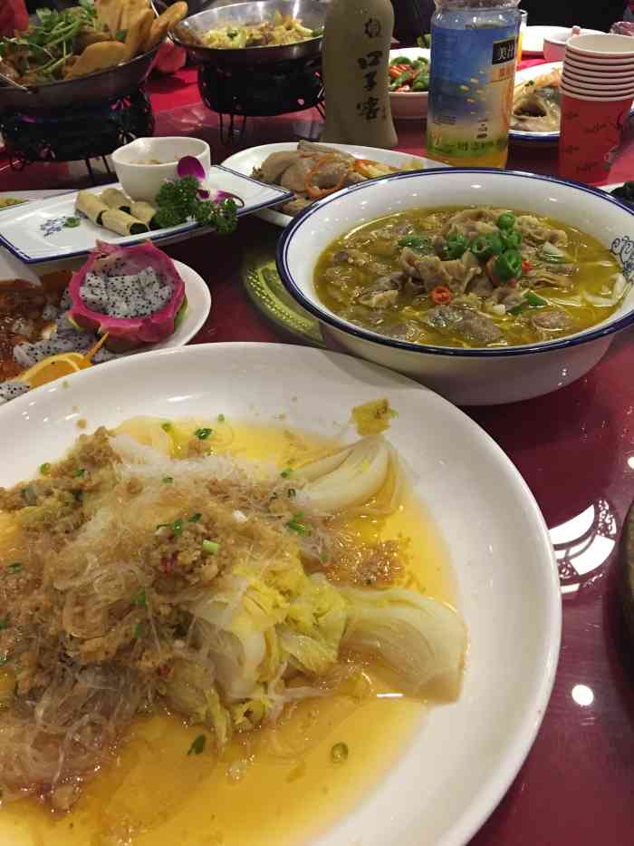 徽州府60年代(怀远路店)-"新站区怀远路与东方大道西北交口,门口停车.