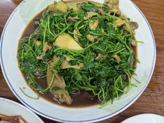 -胡子饮食店