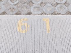 -迪卡侬运动专业超市-停车场